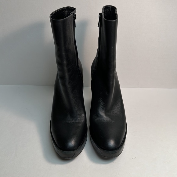 Balenciaga Black Leather Heel Boots - Picture 10 of 11